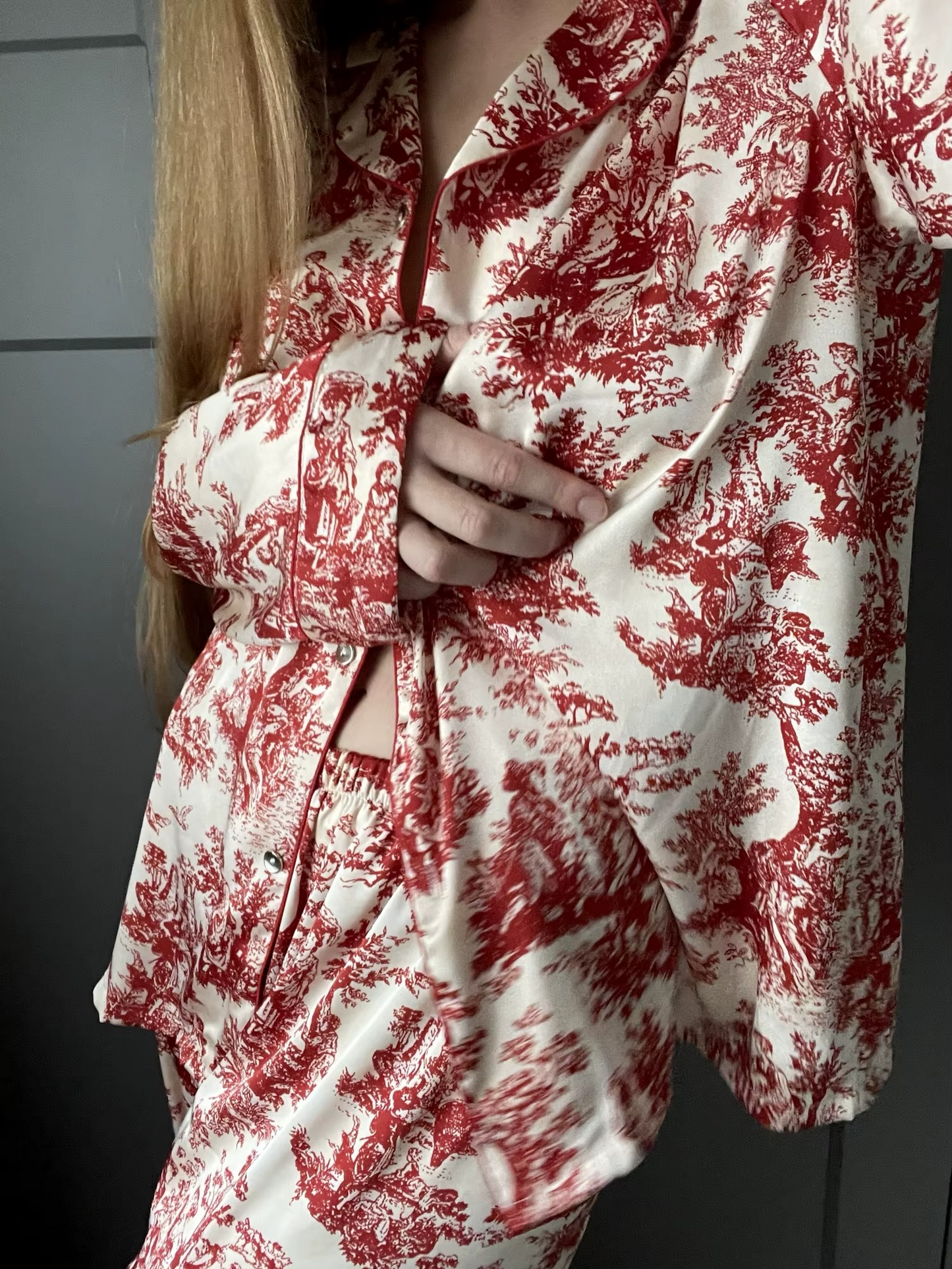 Pigiama da donna in raso stampato in due varianti di colore - € 49,99