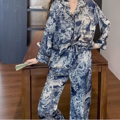 Pigiama da donna in raso stampato in due varianti di colore - € 49,99